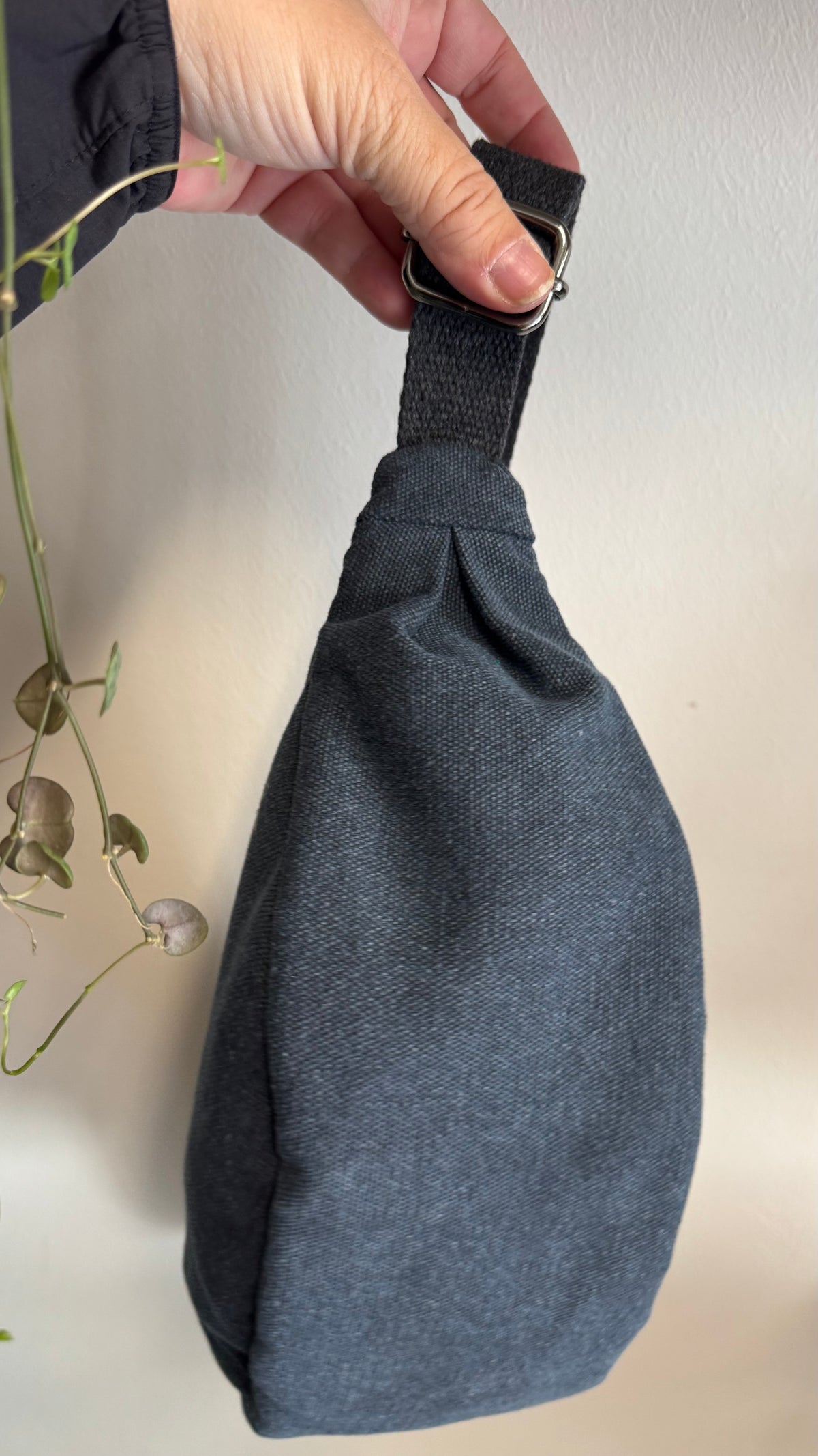 Moon Bag - Navy / Sowon