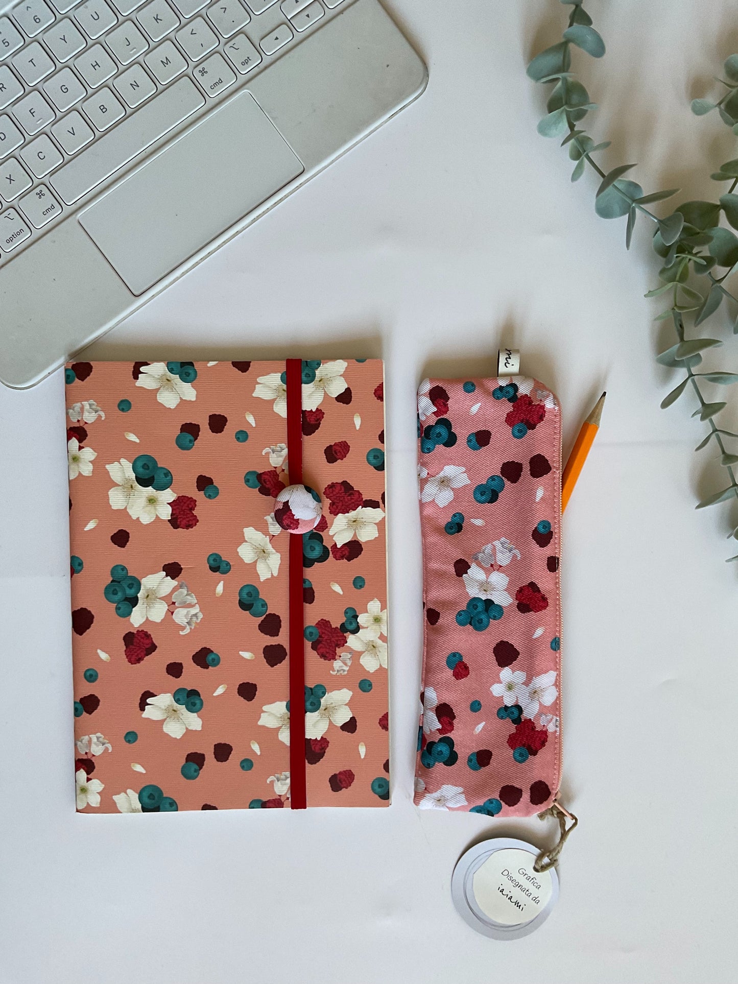Quaderno A5 + Segnalibro + Astuccio Mini (Lamponi e Mirtilli)
