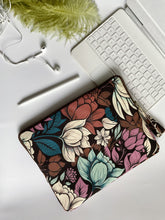 Load image into Gallery viewer, Custodia per Tablet/iPad (senza tasche) - Magnolia
