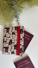 Load image into Gallery viewer, Porta Passaporto - Gatto della fortuna (Nippori)
