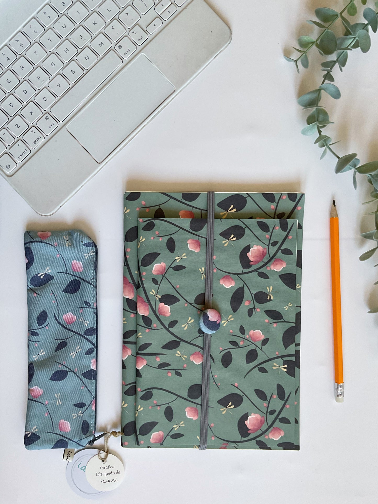 Quaderno A5 + Quaderno Maxi + Segnalibro + Astuccio mini (Magnolie e Libellule)