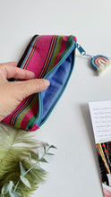 Load image into Gallery viewer, Pochette Mini - Righe a colori, arcobaleno blue
