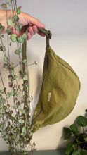 Carica l'immagine nel visualizzatore di Gallery, Moon Bag - verde acido /Airone (Nippori)

