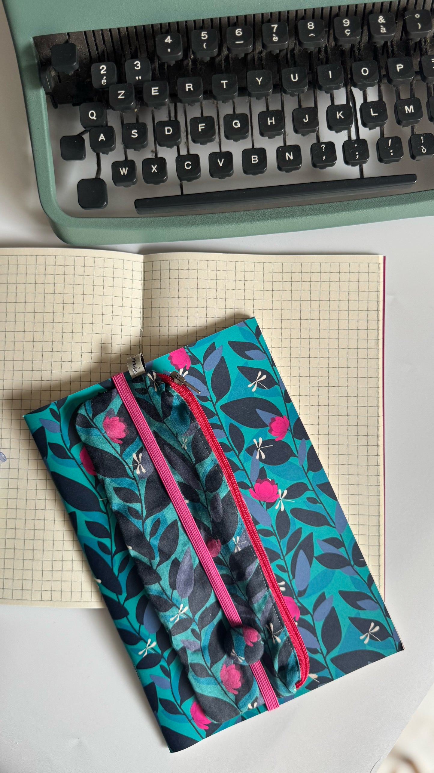 Kit Quaderno + Segnalibro + Astuccio mini - Magnolie e libellule (turchese)
