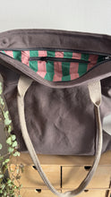 Carica l'immagine nel visualizzatore di Gallery, Tote Bag Tamalito - Grigio /Verde &amp; rosa (Stripes)
