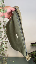 Carica l'immagine nel visualizzatore di Gallery, Moon Bag - verde militare/righe rosa e verdi (Stripes)
