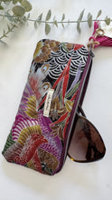 Carica l'immagine nel visualizzatore di Gallery, Astuccio trapuntato (Porta occhiali) - pavone viola (Nippori)
