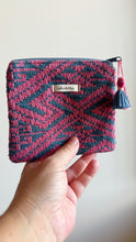 Load image into Gallery viewer, Pochette Quadrata - Geometrica Malva
