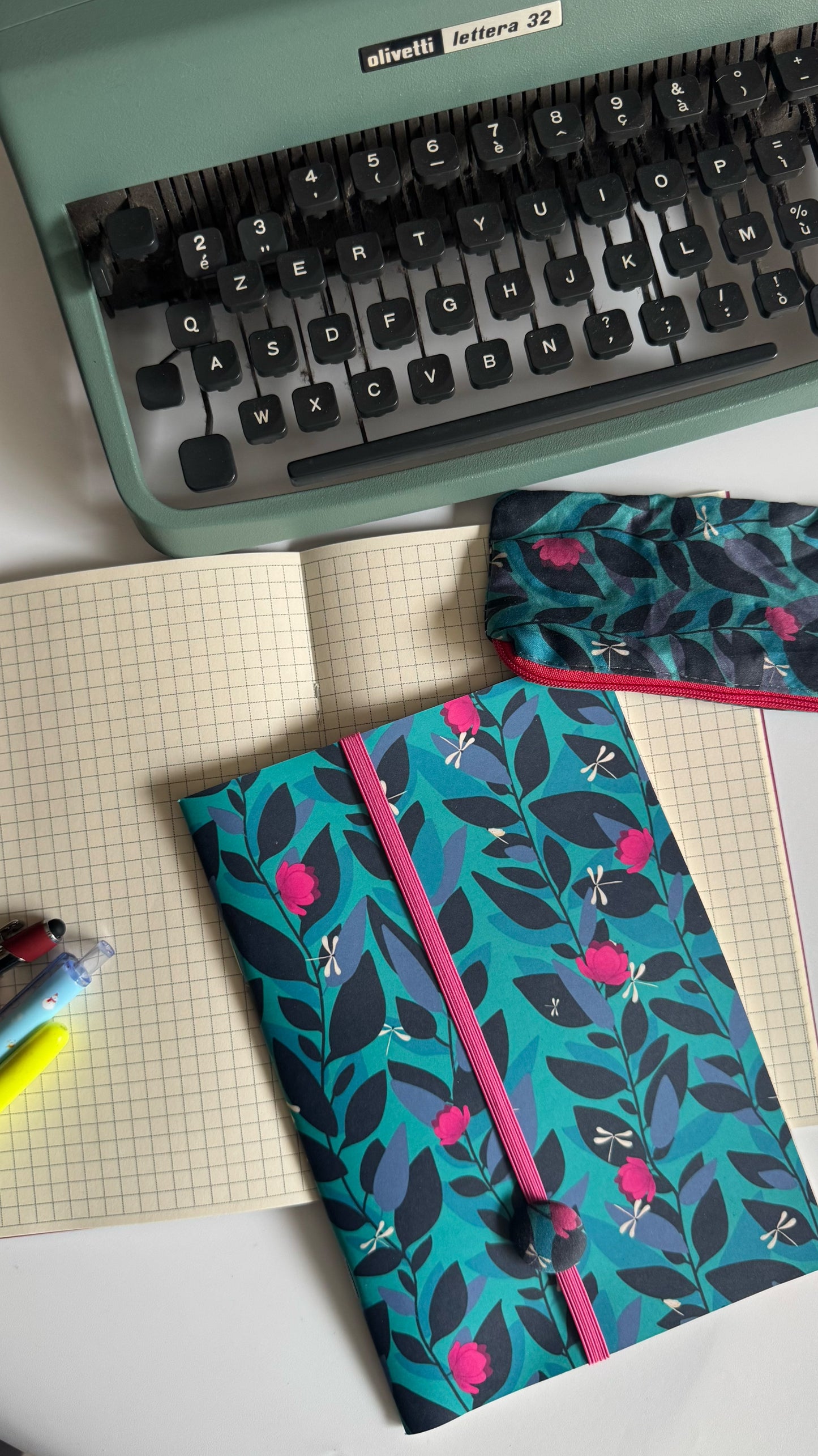 Astuccio con elastico + quaderno - Libellule