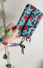 Load image into Gallery viewer, Pocket Pochette con tasca (Maxi) - Papaveri e Soffioni (interno verde)
