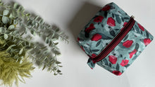 Carica l&#39;immagine nel visualizzatore di Gallery, Mini trousse - Papaveri e Soffioni
