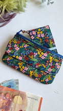 Load image into Gallery viewer, Pocket Pochette con tasca (Mini) - Garden Flowers Blue
