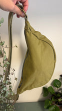 Carica l'immagine nel visualizzatore di Gallery, Moon Bag - verde acido /Airone (Nippori)
