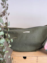 Carica l'immagine nel visualizzatore di Gallery, Moon Bag - verde militare/righe rosa e verdi (Stripes)
