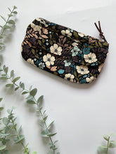 Load image into Gallery viewer, Pocket Pochette (Maxi) - Flower Harvest
