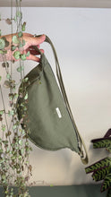 Carica l'immagine nel visualizzatore di Gallery, Moon Bag - verde militare/righe rosa e verdi (Stripes)
