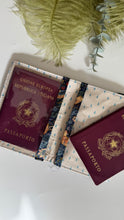 Load image into Gallery viewer, Porta Passaporto - Foglie Blue (Nippori)
