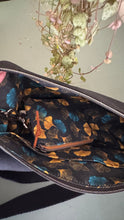 Carica l'immagine nel visualizzatore di Gallery, Piccolo difetto Moon Bag - Nera /Gingko (Nippori)
