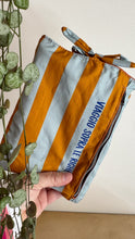 Load image into Gallery viewer, Custodia per libri (standard) - Cammello &amp; Grigio (Stripes)
