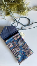 Carica l'immagine nel visualizzatore di Gallery, Astuccio porta cellulare - Shitamachi
