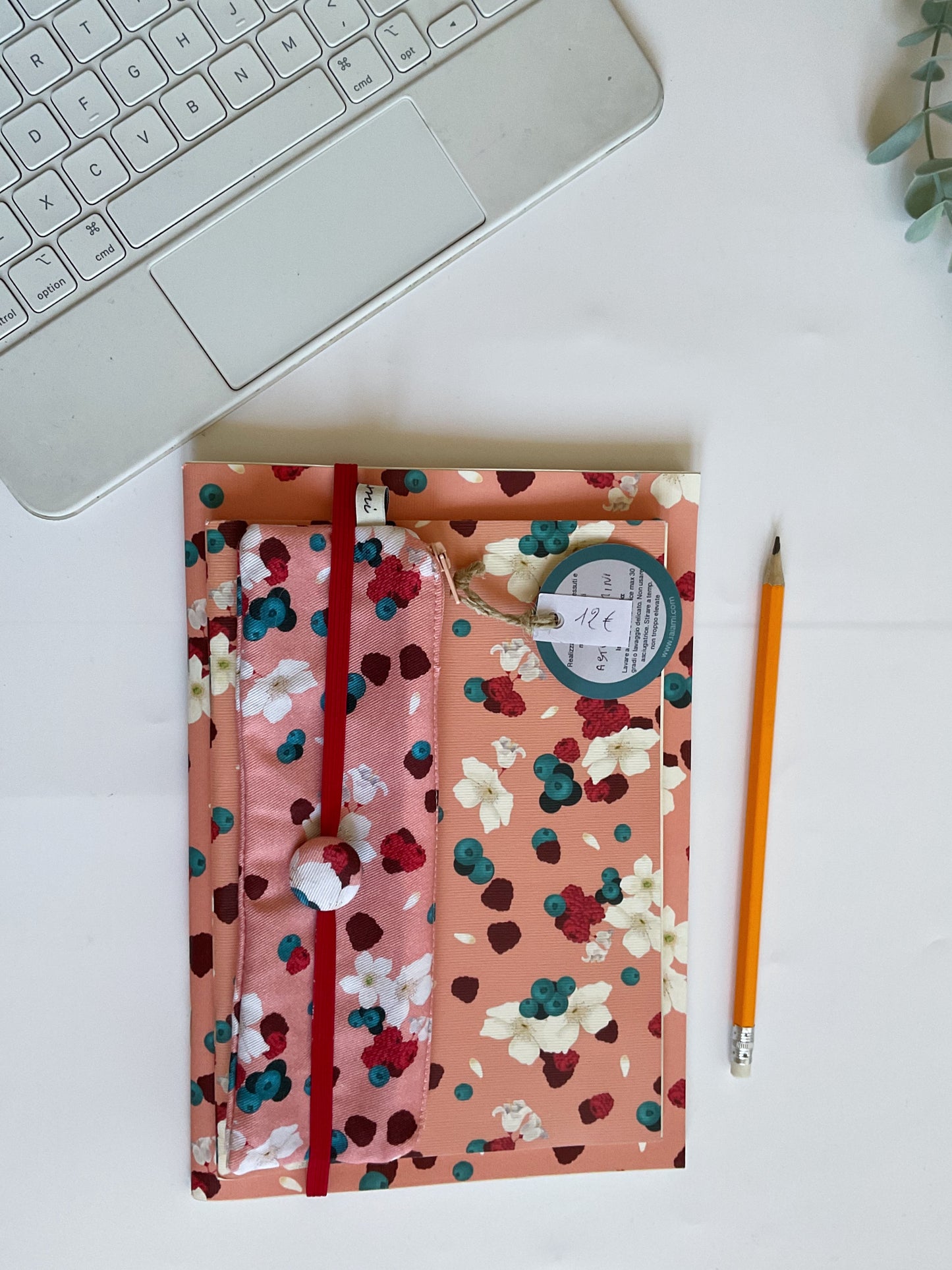 Quaderno A5 + Quaderno Maxi + Segnalibro + Astuccio mini (Lamponi e Mirtilli)