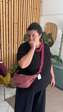 Carica l'immagine nel visualizzatore di Gallery, Moon Bag - Rosa acceso/80’s
