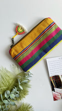 Carica l&#39;immagine nel visualizzatore di Gallery, Pochette Mini - Righe a colori, arcobaleno arancione
