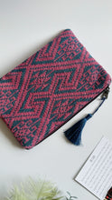 Load image into Gallery viewer, Pochette Midi - Geometrica malva
