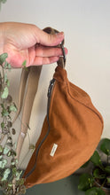 Carica l'immagine nel visualizzatore di Gallery, Moon Bag - terracotta/righe rosa e ruggine (Stripes)
