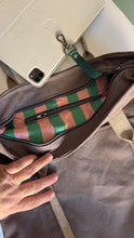 Carica l'immagine nel visualizzatore di Gallery, Tote Bag Tamalito - Grigio /Verde &amp; rosa (Stripes)
