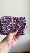 Carica l&#39;immagine nel visualizzatore di Gallery, Pochette - Geometrica viola
