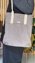 Carica l'immagine nel visualizzatore di Gallery, Tote Bag Tamalito - Grigio /Verde &amp; rosa (Stripes)
