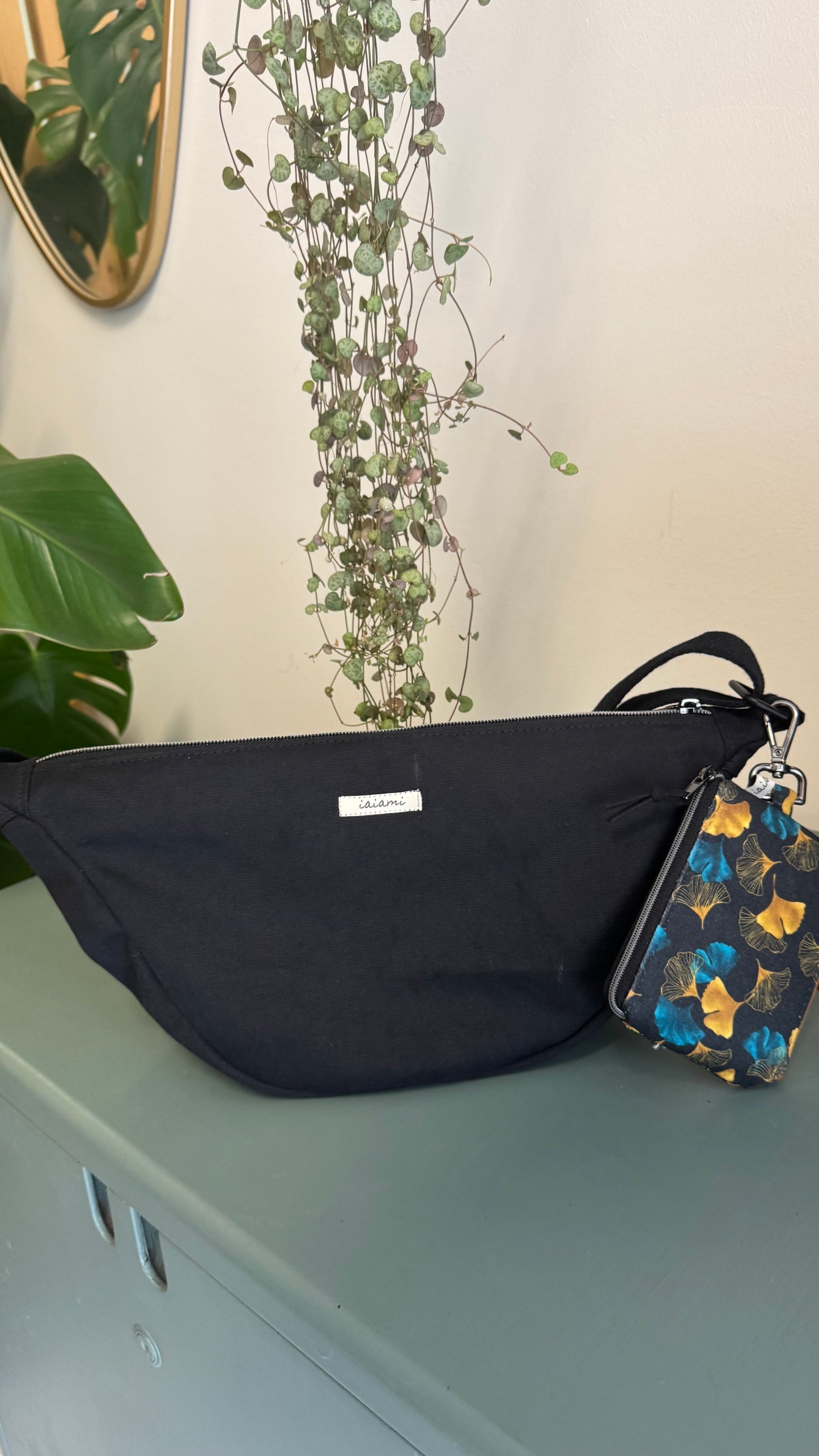 Piccolo difetto Moon Bag - Nera /Gingko (Nippori)