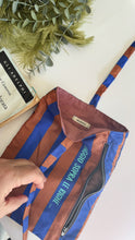Load image into Gallery viewer, Custodia per libri (Maxi) - Cammello &amp; Indaco (Stripes)
