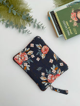 Carica l&#39;immagine nel visualizzatore di Gallery, Kindle Cover - Homebody
