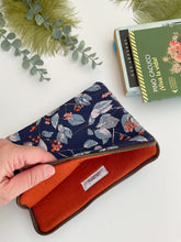 Carica l&#39;immagine nel visualizzatore di Gallery, Kindle Cover - SEREIN BRANCHLET
