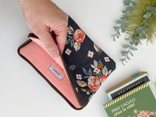 Carica l&#39;immagine nel visualizzatore di Gallery, Kindle Cover - Homebody
