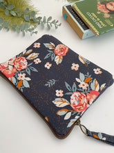 Carica l&#39;immagine nel visualizzatore di Gallery, Kindle Cover - Homebody
