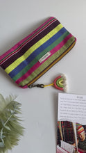 Load and play video in Gallery viewer, Pochette Mini - Righe a colori, arcobaleno arancione
