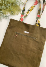 Carica l&#39;immagine nel visualizzatore di Gallery, Shopper Bag - Foresta Bianca
