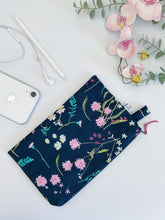 Load image into Gallery viewer, Pochette (maxi) - Spezie in fiore blue
